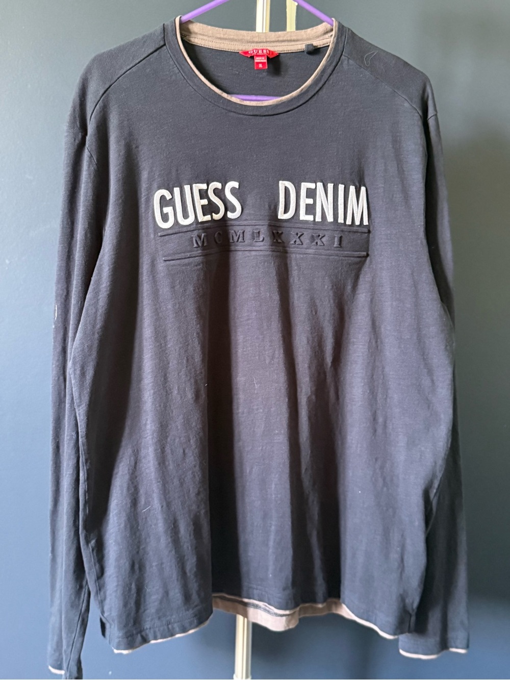 GUESS Black Long-Sleeve Logo Crewneck Shirt with Contrast Trim